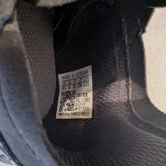 Youth Adidas Sneakers - Picture 7 of 7